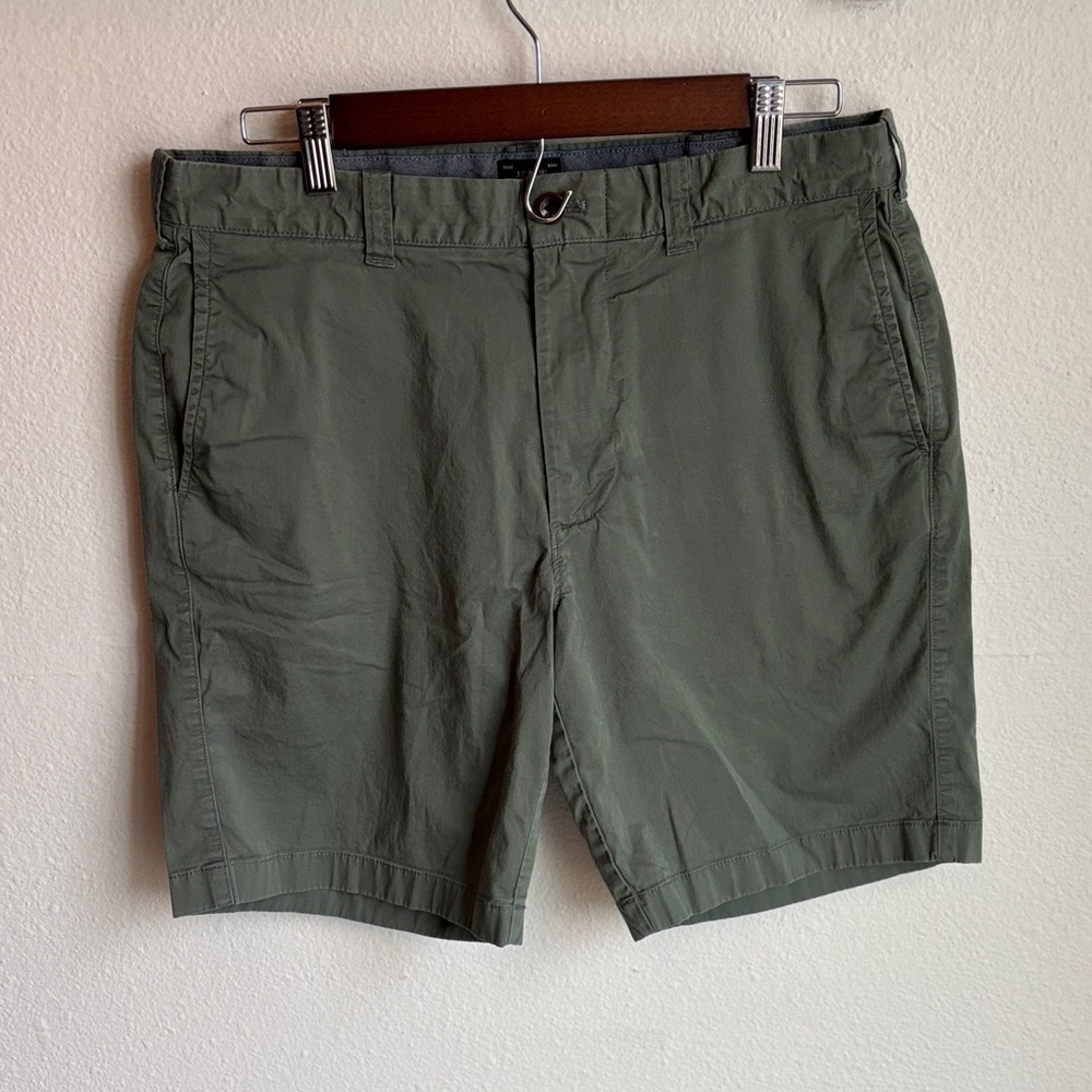 J. CREW Mens Olive Chino Shorts 9 Inch 33 Waist